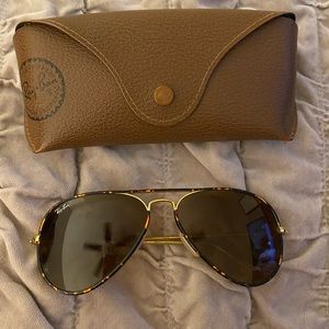 Ray Ban aviators 🤩